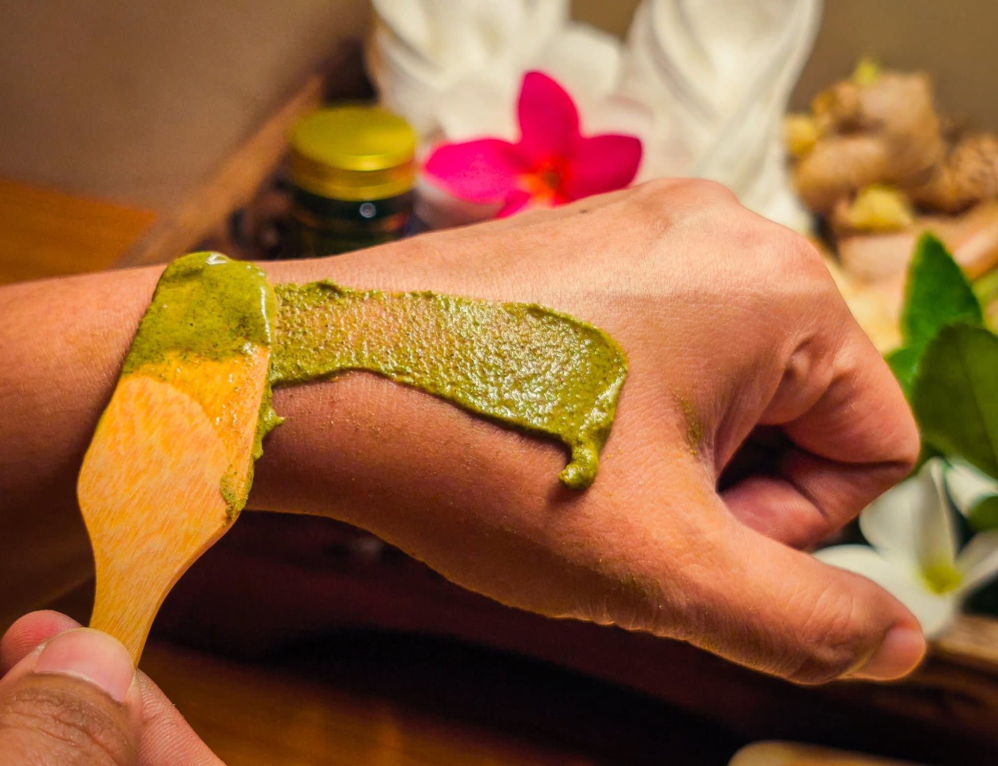 Thai Massage + Essential Oil — photo 1